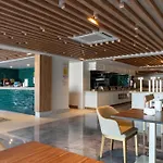 Square Hotell Side