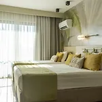 Square Hotell 4*
