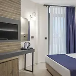 Square Hotel