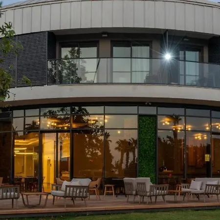 Ξενοδοχείο Square 4*