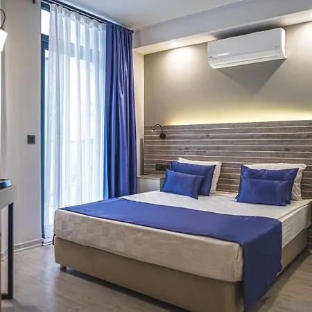 Hotel Square 4*