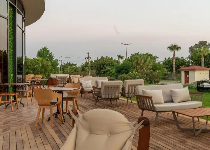 Ξενοδοχείο Square 4*