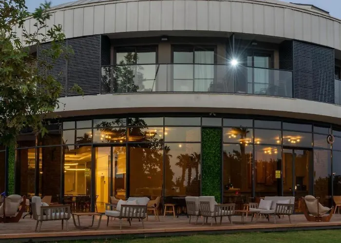 Ξενοδοχείο Square 4*