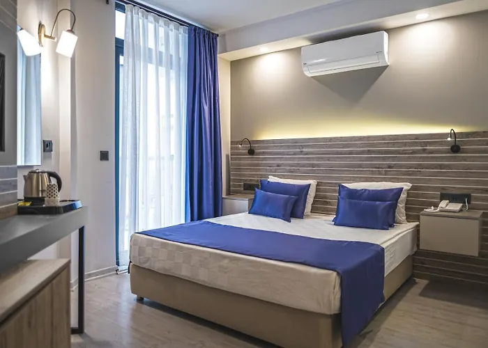 Ξενοδοχείο Square 4*